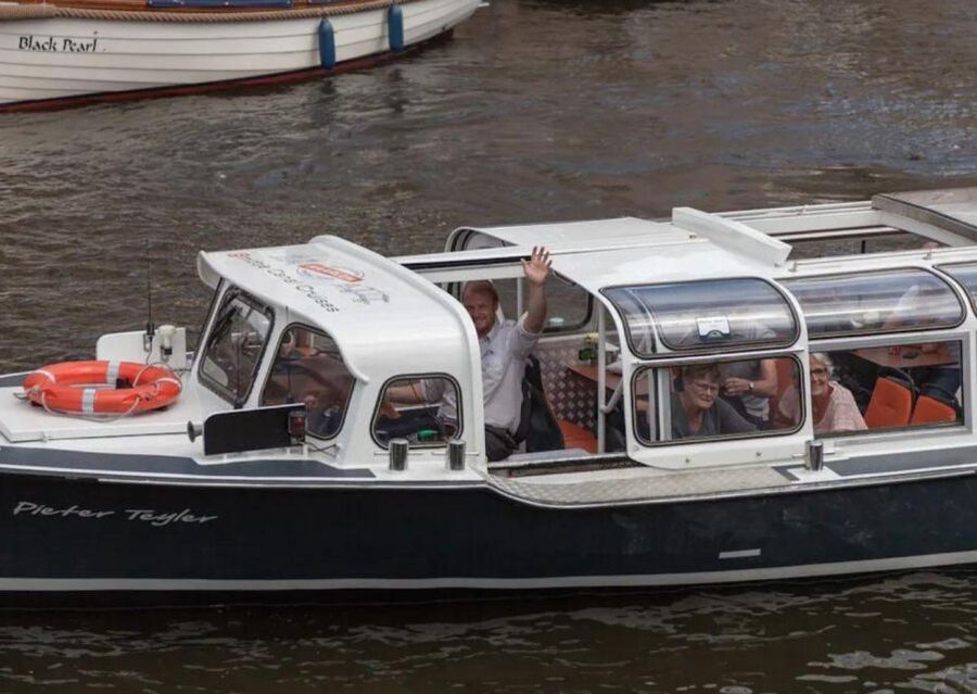 Haarlem: Sightseeing Canal Cruise through the City Center - Stadsschouwburg and the Frans Hals Museum