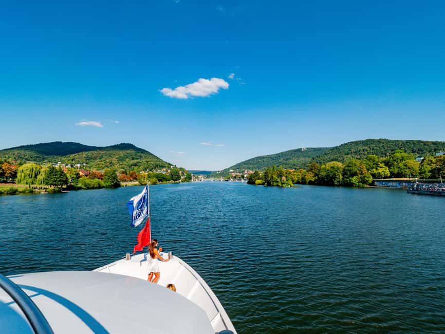 Heidelberg: Neckar River Sightseeing Boat Tour with Drink - The return view of Heidelberg’s town hall