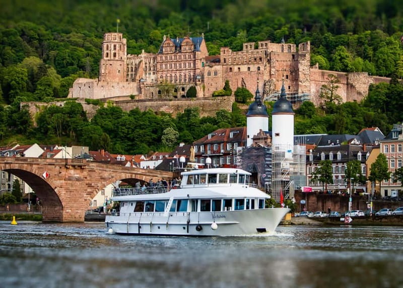 Heidelberg: Neckar River Sightseeing Boat Tour with Drink - Commentary, crew, and the onboard feel