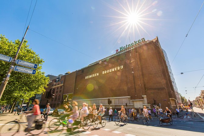 Heineken Experience Amsterdam and Canal Cruise with Snackbox - What comes with the snackbox