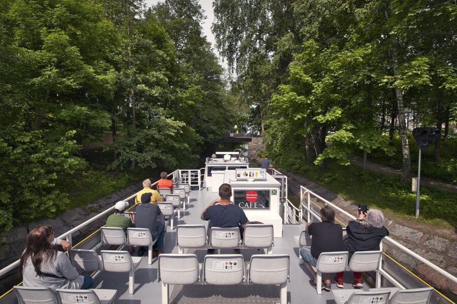 Helsinki: Sightseeing Canal Cruise with Audio Commentary - Commentary, languages, and the sound issue