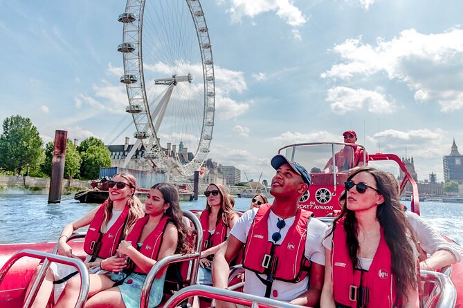 High-Speed Thames River Speedboat in London - When the skipper opens the throttle