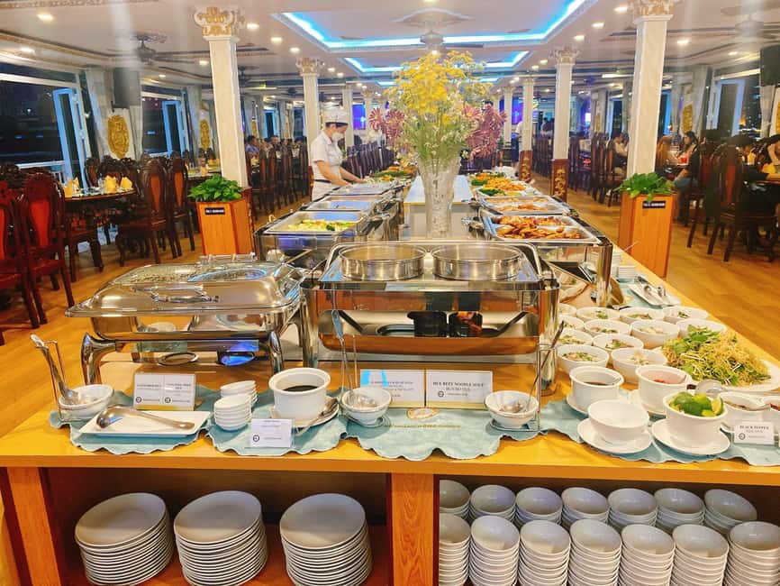 Ho Chi Minh: Dinner on cruise Saigon River Best Service - The city views are the main attraction