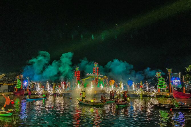 Hoai River Boat Trip by Night with Release Lantern - How the shared format affects your evening