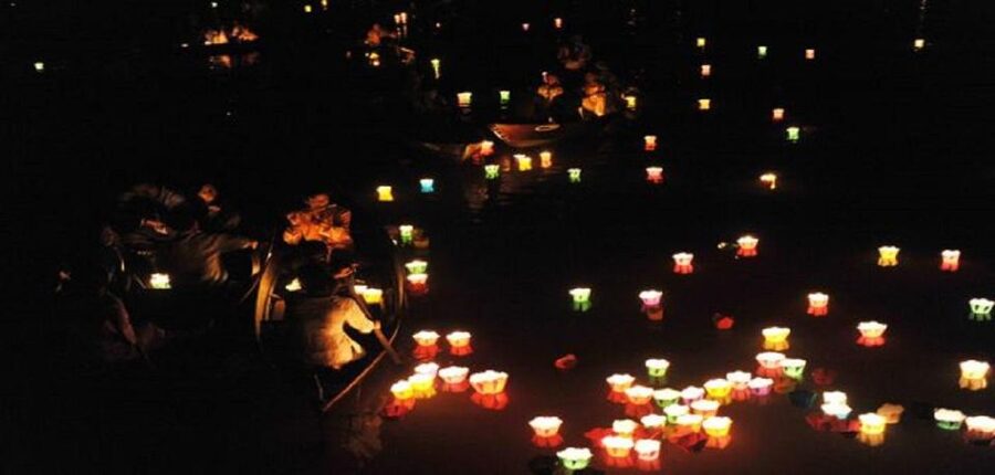 Hoi An : Hoai River Boat Trip by Night and Floating Lantern - What the $8 Hoi An lantern boat ride really offers