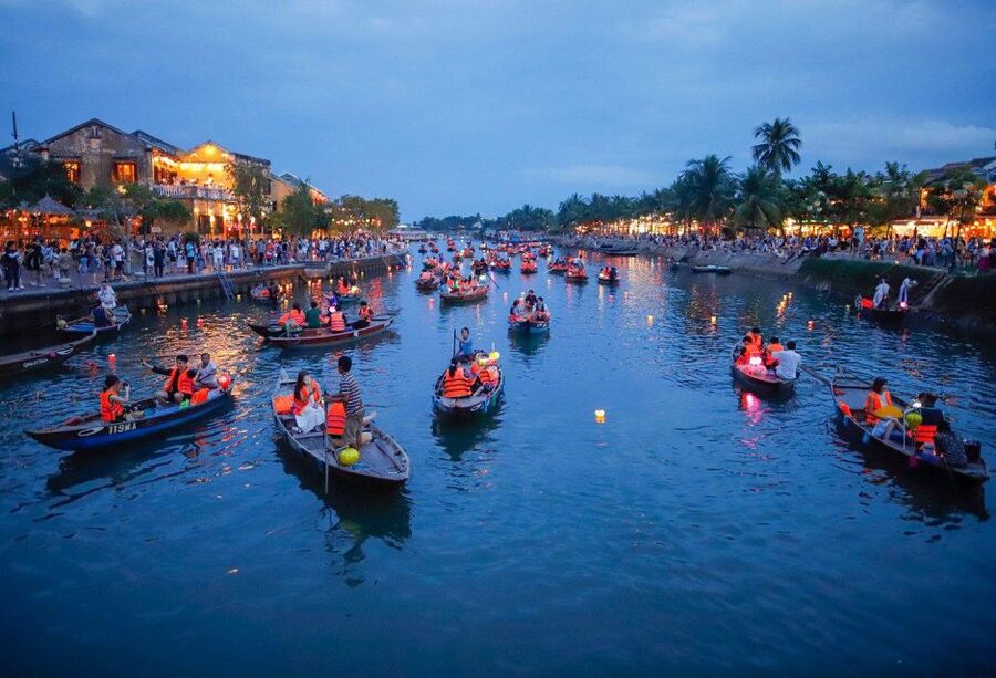 Hoi An : Hoai River Boat Trip by Night and Floating Lantern - Boarding the private wooden boat