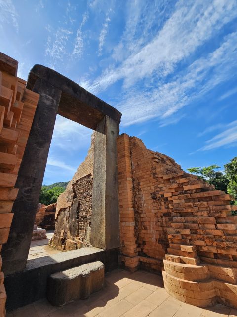 Hoi An: My Son Sanctuary & Sunset River Cruise BBQ or Banhmi - The traditional Cham performance