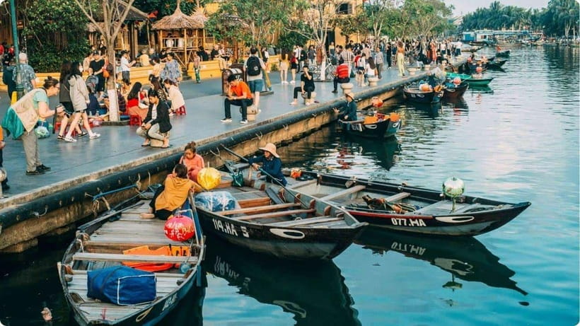 Hoi An: River Lantern Boat Experience with Free 5G eSIM - A five-minute walk through Hoi An Old Town