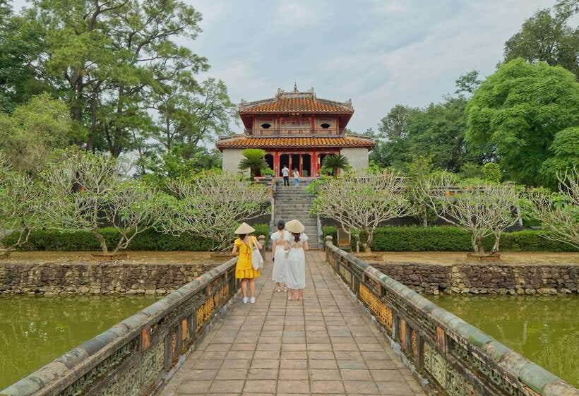 Hue: Dragon Boat, Perfume River, Pagoda & Royal Tomb Tour - Entrance fees and the real cost