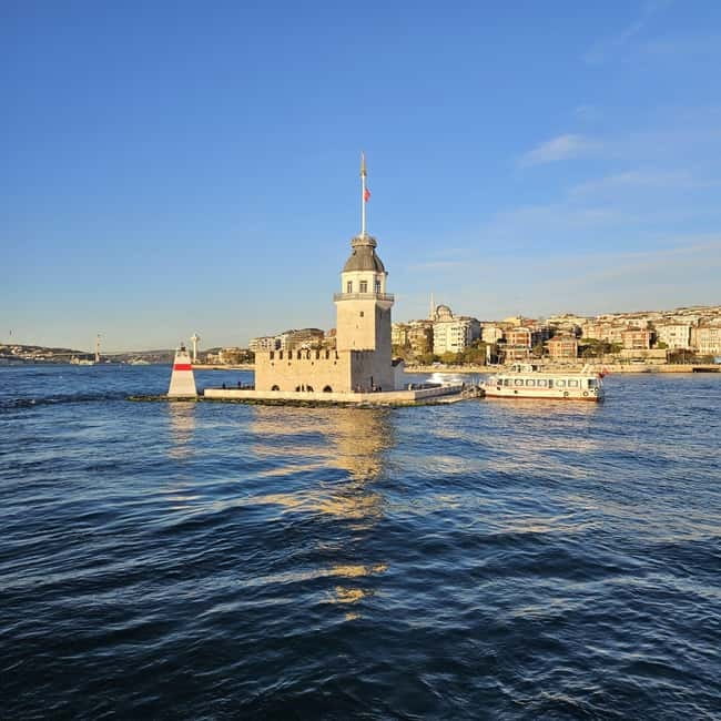 Istanbul Bosphorus: 3-Hour Day Cruise's with Asian Side Stop - What the boat and guide service are like