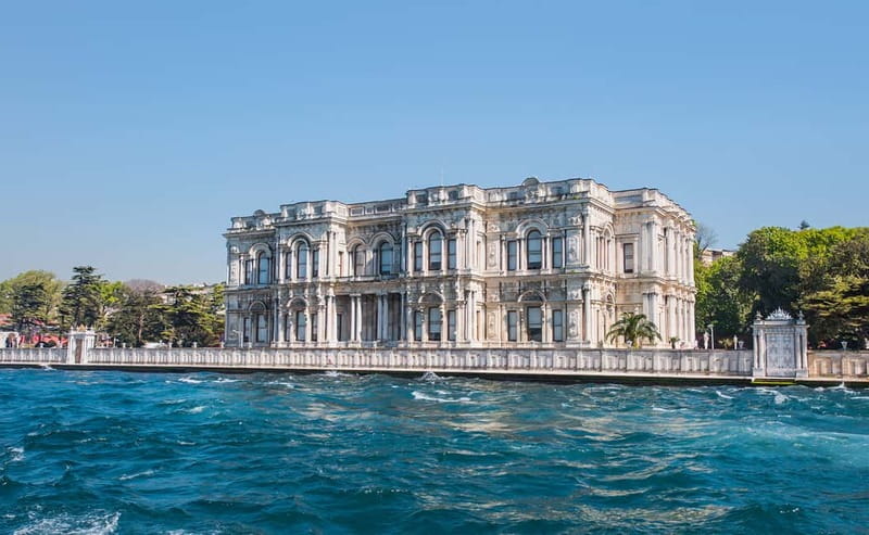 Istanbul: Bosphorus Cruise, Golden Horn, & Pierre Loti Hill - Guides, group size, and transport