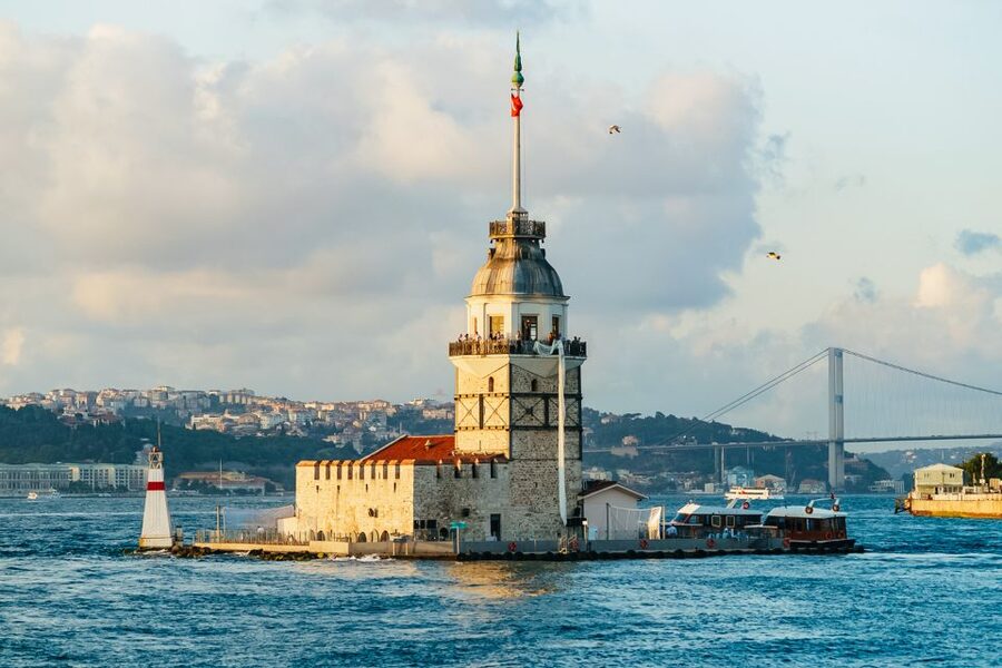 Istanbul: Bosphorus Cruise w/Audio Guide and Sunset Option - Fortresses, Asian shore palaces, and the return south