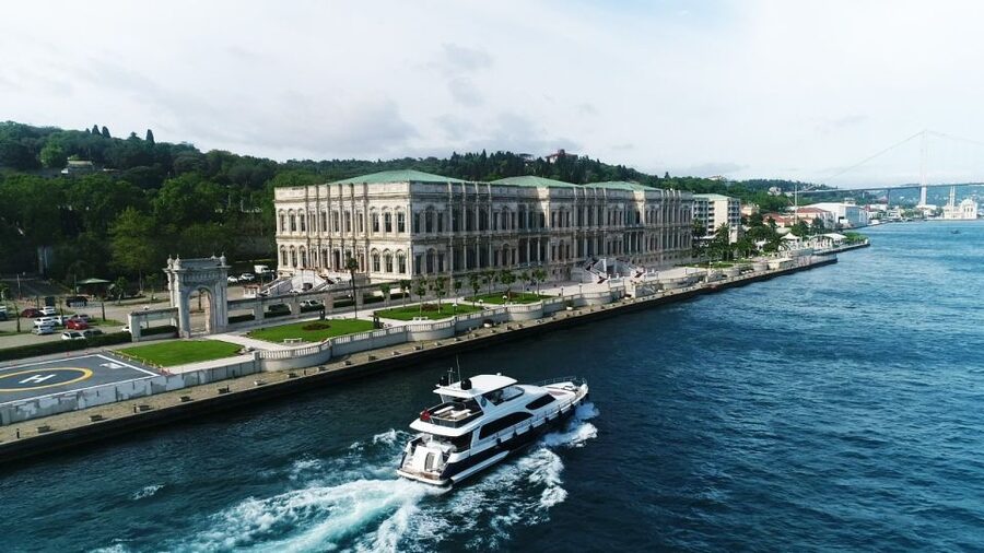 Istanbul: Bosphorus Cruise with Stopover on the Asian Side - Boarding beside Dolmabahçe Mosque