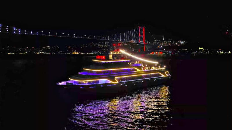 Istanbul: Bosphorus Dinner Cruise & Show with Private Table - Why this cruise works for a first Istanbul evening