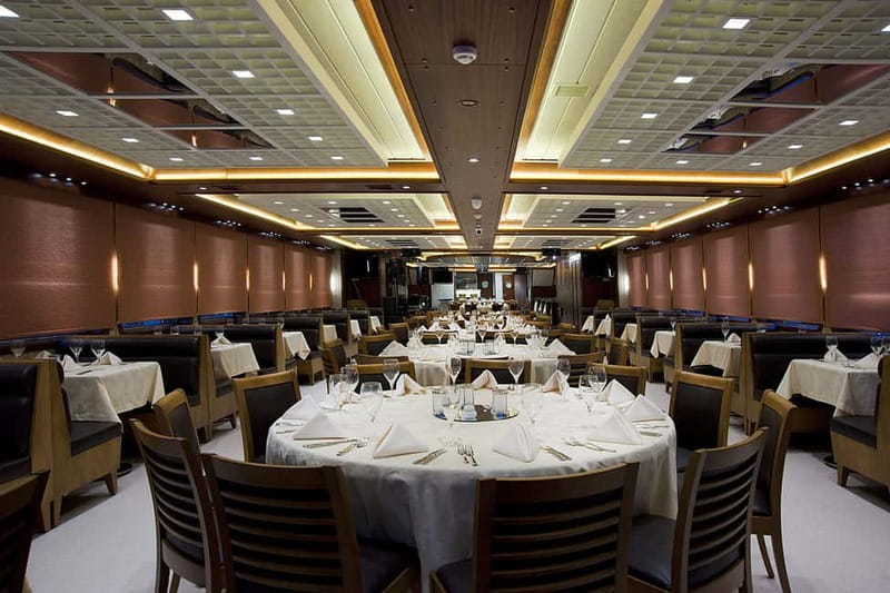 Istanbul: Bosphorus Dinner Cruise & Turkish Night Show - Service, photographs, and small surprises