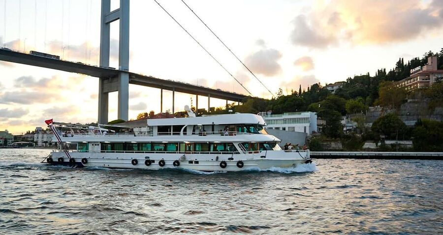 Istanbul: Bosphorus & Golden Horn Cruise Daytime or Sunset - Key points to know before booking