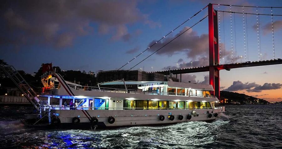 Istanbul: Bosphorus & Golden Horn Cruise Daytime or Sunset - What you see on the Golden Horn