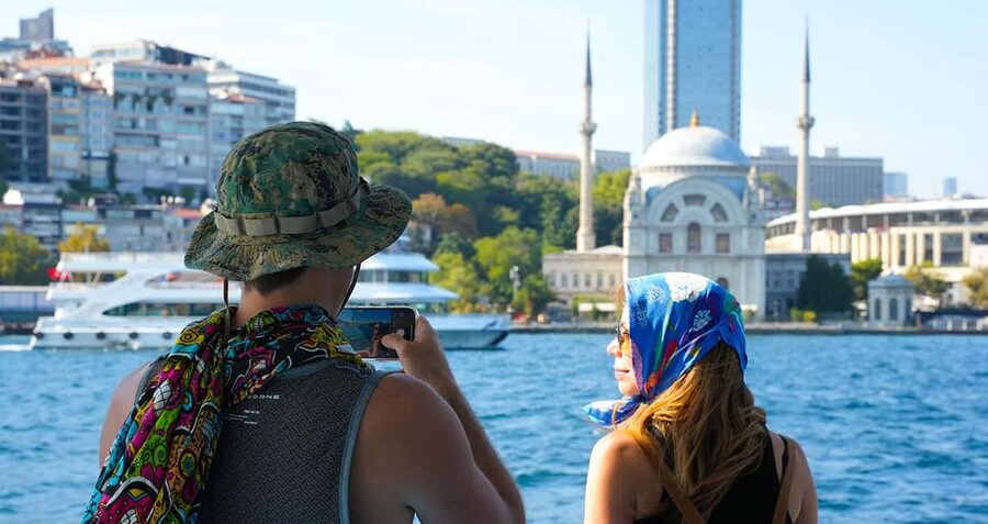 Istanbul: Bosphorus & Golden Horn Cruise Daytime or Sunset - Along the Bosphorus toward Europe and Asia