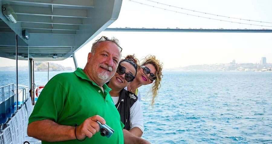Istanbul: Bosphorus & Golden Horn Cruise Daytime or Sunset - Maiden’s Tower, mosques, and changing views