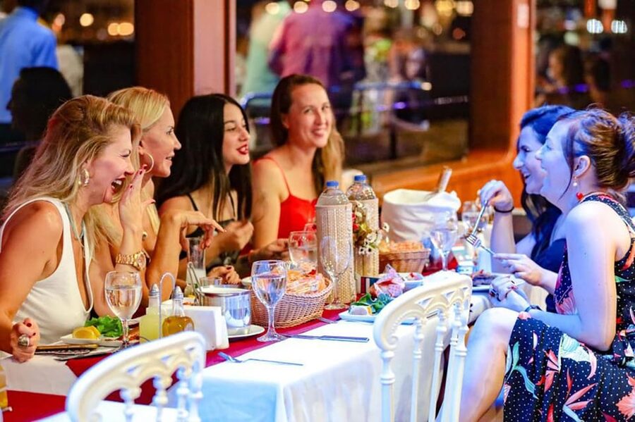 Istanbul: Bosphorus Night Dinner Cruise with Private Table - Key points to know before booking