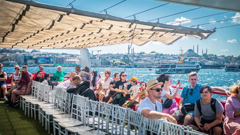 Istanbul: Bosphorus Sightseeing Cruise Tour with Audio Guide - Who should book this cruise?