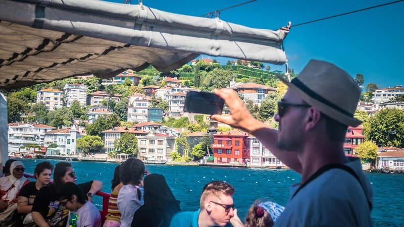 Istanbul: Bosphorus Sightseeing Cruise Tour with Audio Guide - Beylerbeyi, Üsküdar, and the return to Eminönü
