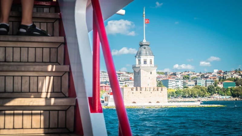 Istanbul: Bosphorus Sightseeing Cruise Tour with Audio Guide - Sunset or morning: choosing the right departure