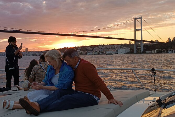 Istanbul Bosphorus Sunset Cruise on Luxury Yacht - Kuleli, Beylerbeyi, and Üsküdar