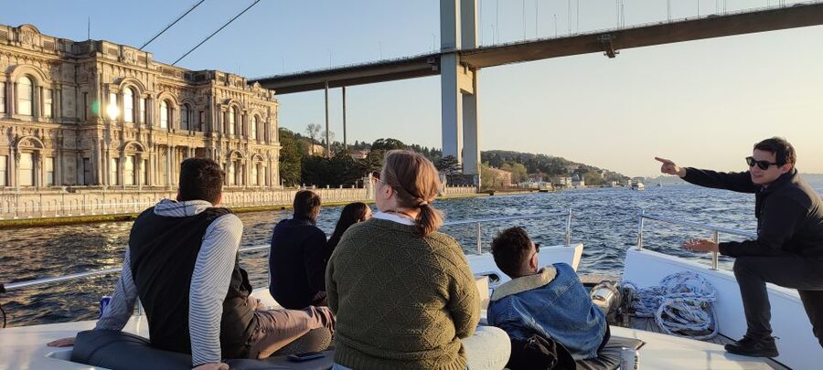 Istanbul: Bosphorus Sunset Cruise on Yacht with Live Guide - Beylerbeyi Palace and the approach to Maiden’s Tower