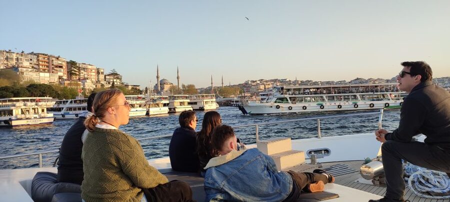 Istanbul: Bosphorus Sunset Cruise on Yacht with Live Guide - Kabataş departure and the first European-shore views