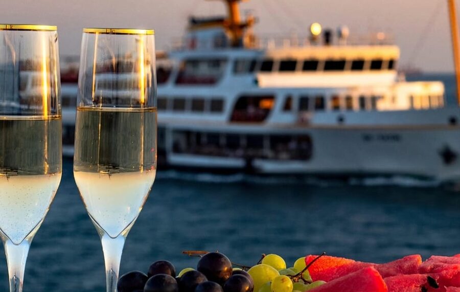 Istanbul: Bosphorus Sunset Cruise with Drinks & Snack - Why the Bosphorus is Istanbul’s finest evening seat