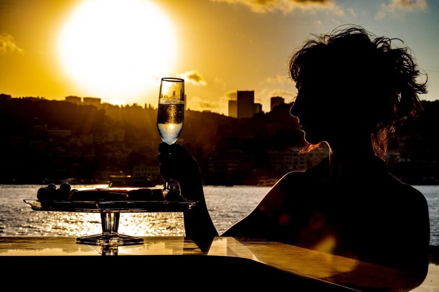 Istanbul: Bosphorus Sunset Cruise with Drinks & Snack - Snacks, drinks, and the comfort factor
