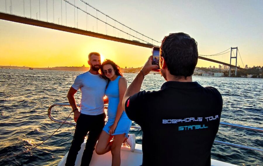 Istanbul: Bosphorus Sunset Yacht Cruise with Live Guide - The first views: Dolmabahce Palace to Ortakoy