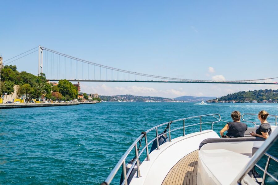 Istanbul: Bosphorus Yacht Cruise with Stopover on Asian Side - Why the Bosphorus is the right way to see Istanbul