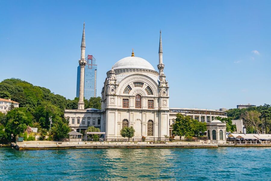 Istanbul: Bosphorus Yacht Cruise with Stopover on Asian Side - Dolmabahçe, Ortaköy, and the European shore