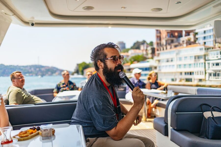Istanbul: Bosphorus Yacht Cruise with Stopover on Asian Side - Kanlica and a short step onto Asian soil
