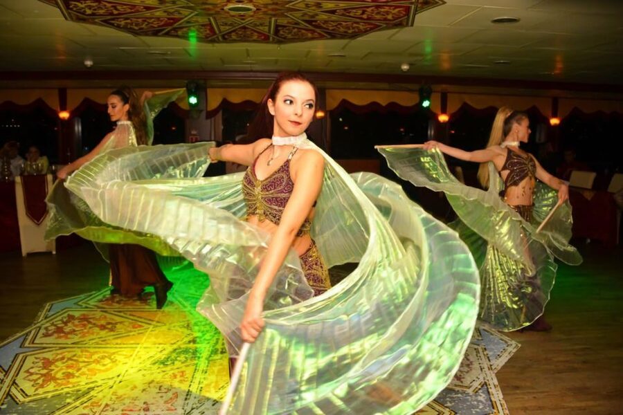 Istanbul: Dinner Cruise on the Bosphorus - What arrives at dinner