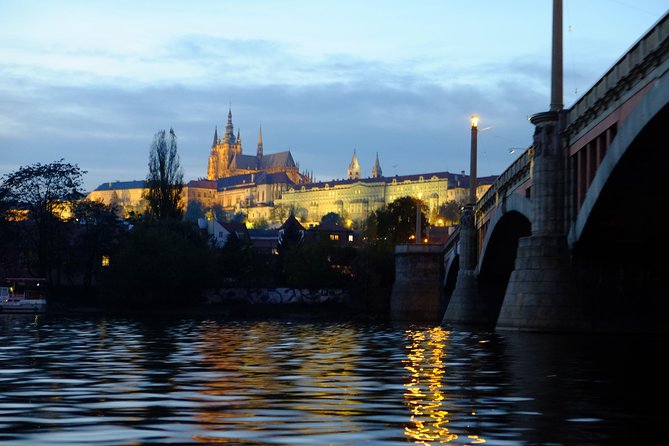 Jazz Boat: Popular LIVE JAZZ dinner cruise - Who will enjoy this most?