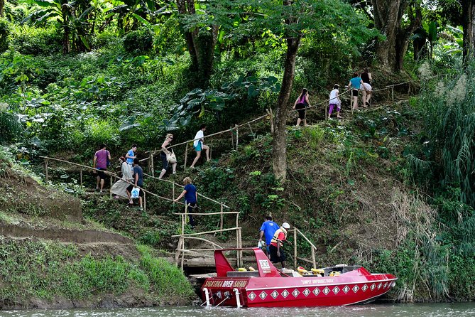 Jet Boat Safari on the Sigatoka River - Getting started at Tappoo Sigatoka Shop