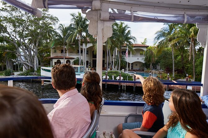 Jungle Queen Riverboat 90-Minute Narrated Sightseeing Cruise in Fort Lauderdale - Weather, seating, and what to bring