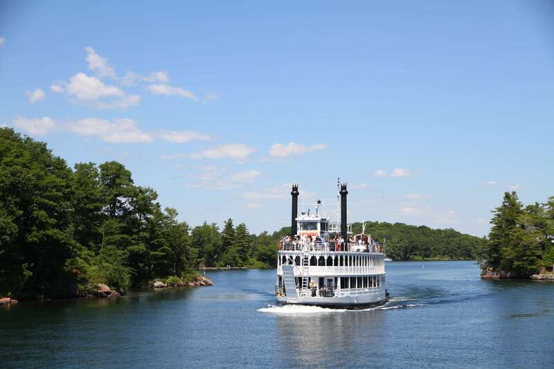 Kingston: Heart of the Thousand Islands Riverboat Cruise - Food, drinks, and the three-hour pace
