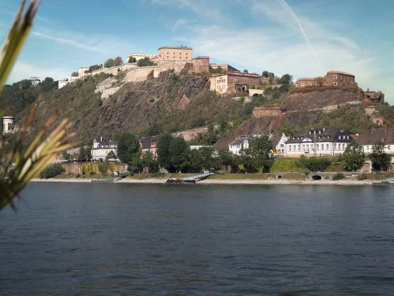 Koblenz:Rhine Valley boat tour along the castles and palaces - The turn at Marksburg Castle in Braubach