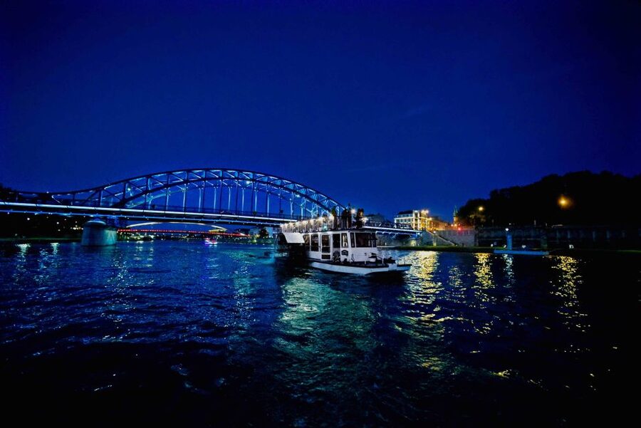 Krakow: 1-Hour Evening Vistula River Cruise - Kazimierz and Church on the Rock