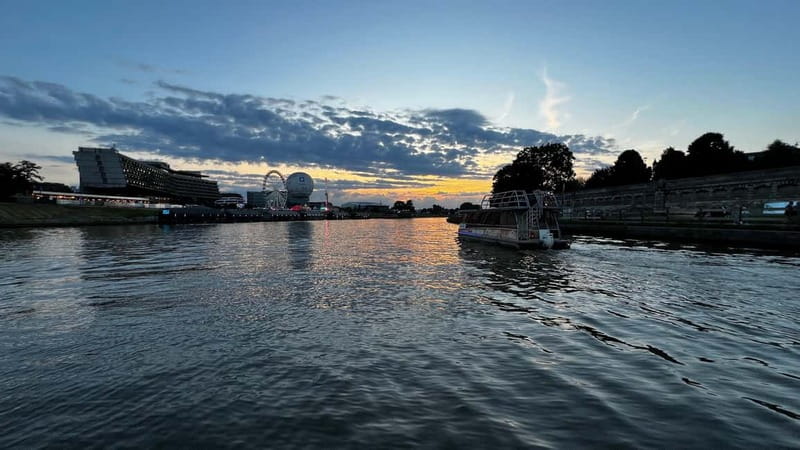 Krakow: Day or Night Vistula River Cruise with Audio Guide - Why the Vistula is a smart way to see Krakow