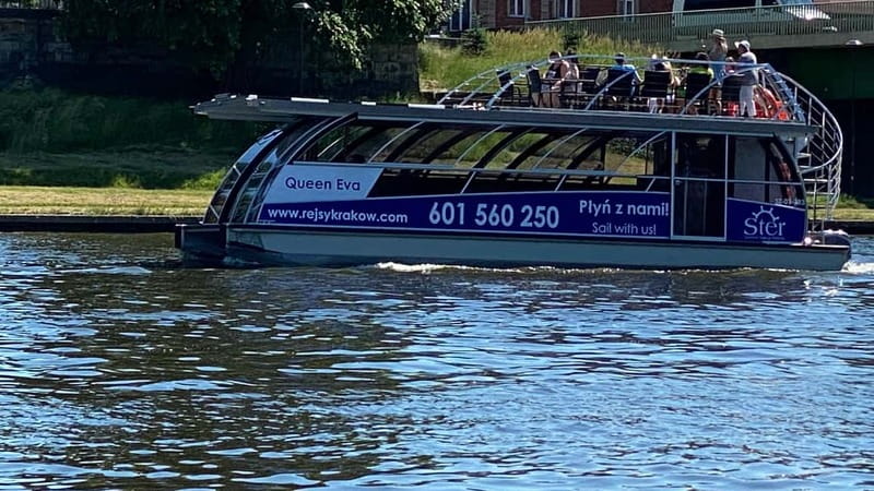 Krakow: Day or Night Vistula River Cruise with Audio Guide - Daylight or night cruise?
