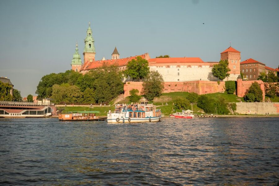Krakow: Early Bird Vistula River Sightseeing Cruise - Wawel Castle and Wawel Hill