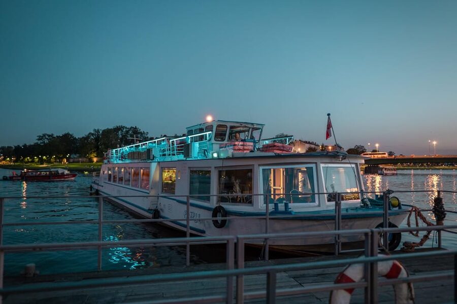 Kraków: Evening or Night River Cruise - Wawel Castle and the first stretch toward Podgórze