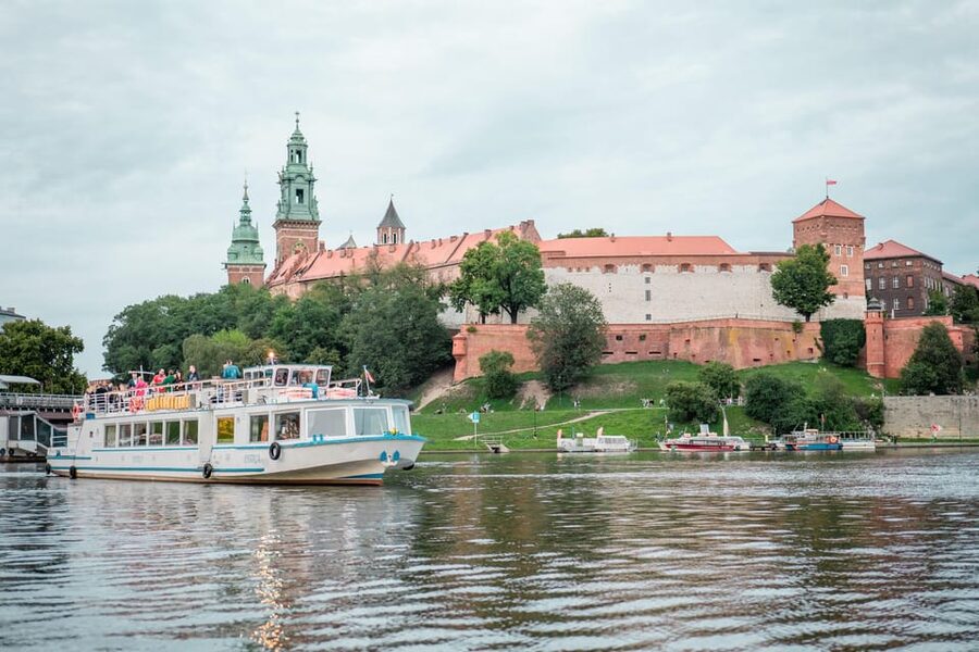 Kraków: Evening or Night River Cruise - A warm lower deck or a cold but clearer upper deck