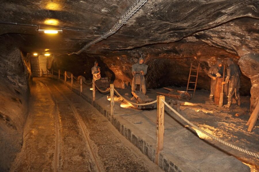 Krakow: Lazy Catamaran River Cruise and Salt Mine Group Tour - St. Kinga’s Chapel and the salt carvings