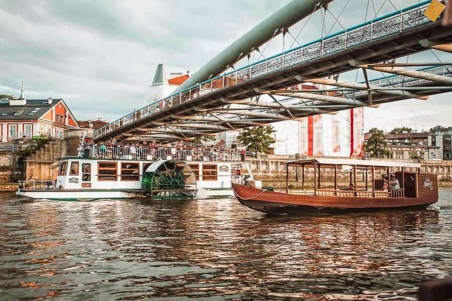 Krakow: Sightseeing Cruise by Vistula River - Manggha Museum and Krakow’s central bridges
